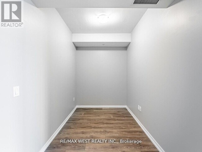 Photo du bâtiment - 3237 Bayview Ave