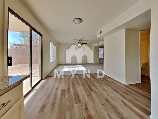 Building Photo - 10543 W Amelia Ave