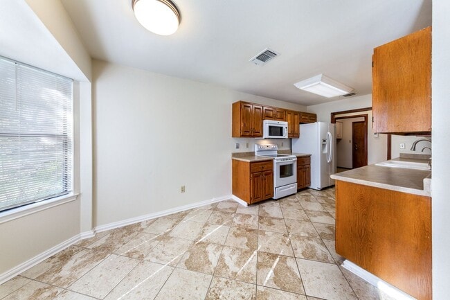 Building Photo - 57 Woodcreek Dr
