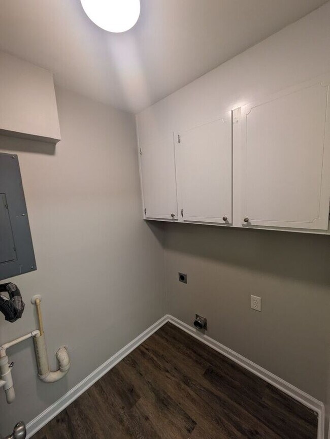 Building Photo - 2BD/1.5BA Townhome in Hickory