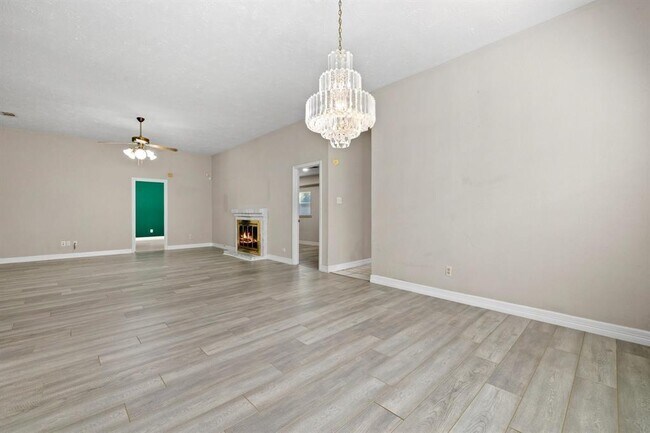 Building Photo - 4922 E Laureldale Dr