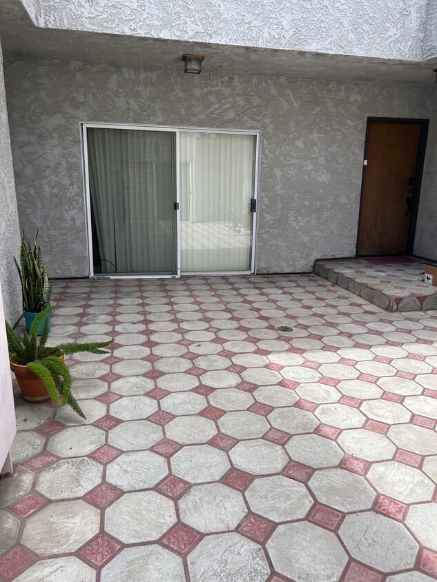 Foto del edificio - 1540 Centinela Ave