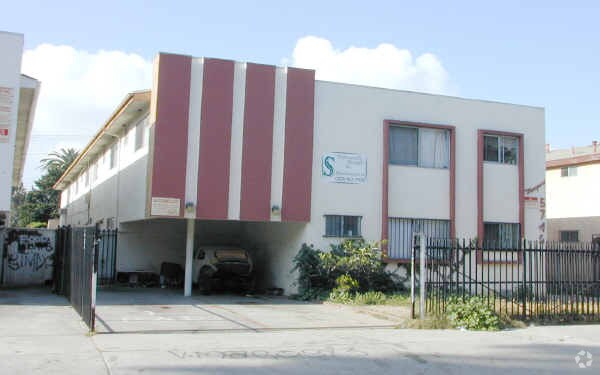 Building Photo - 5746 Waring Ave