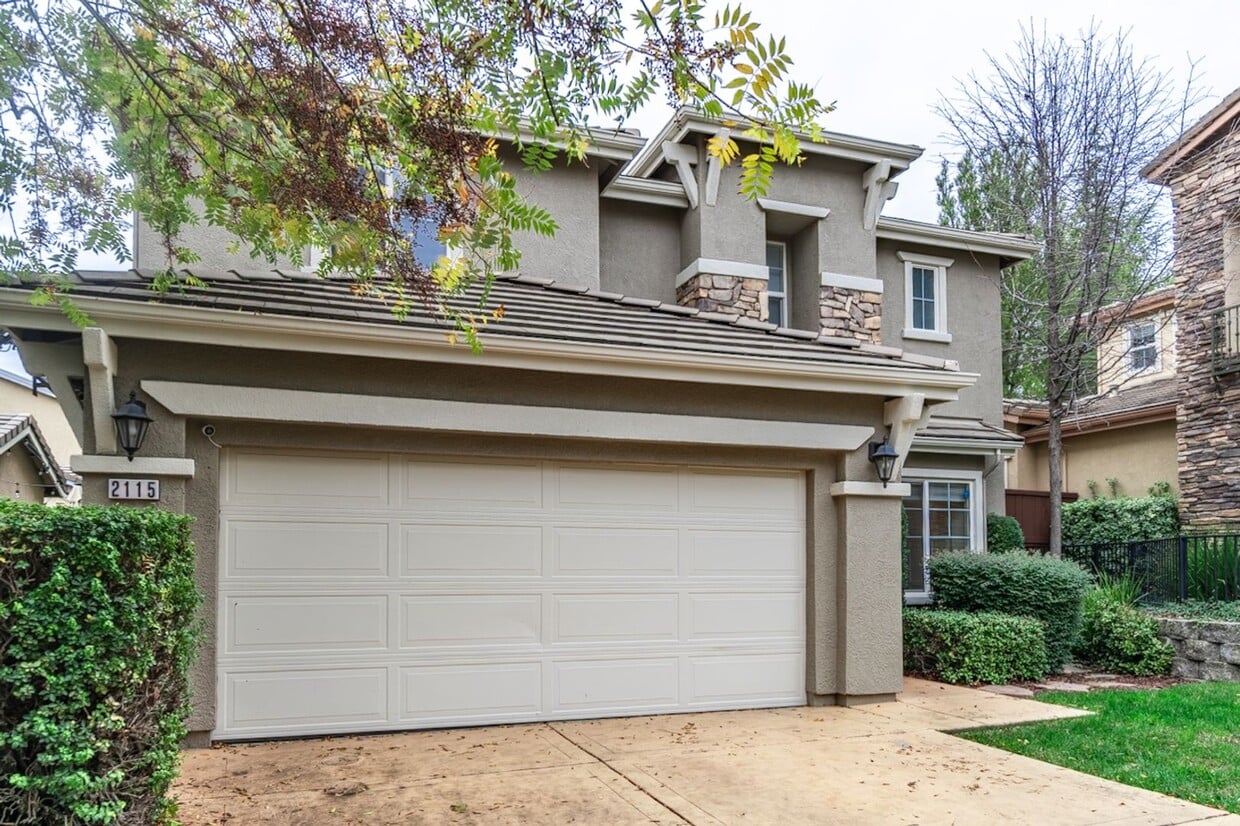 Foto principal - 2115 Sterling Dr