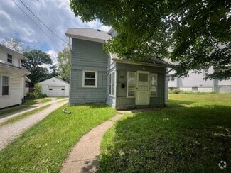 Building Photo - 228 Bowmanville St