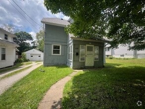 Building Photo - 228 Bowmanville St