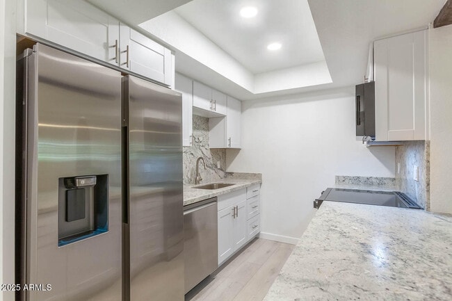 Building Photo - 7557 N Dreamy Draw Dr