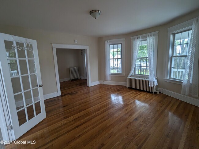 Building Photo - 44 Harris Ave