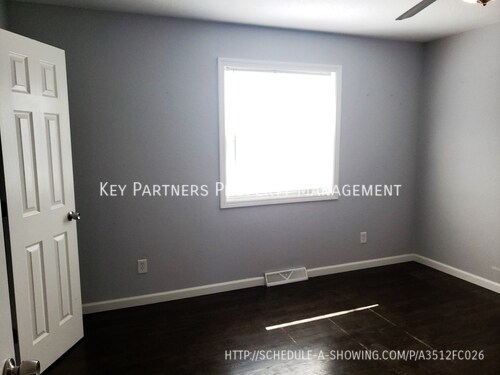 Foto del edificio - 8404 Lowell - GORGEOUS 3 Bedroom Duplex!