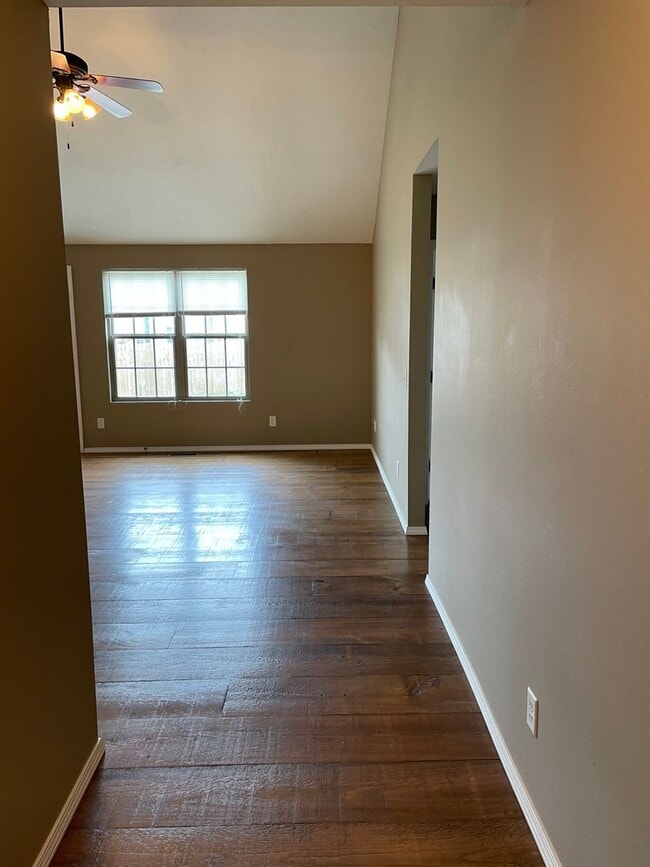 Building Photo - Beautiful all brick, 3-bedroom Republic Home