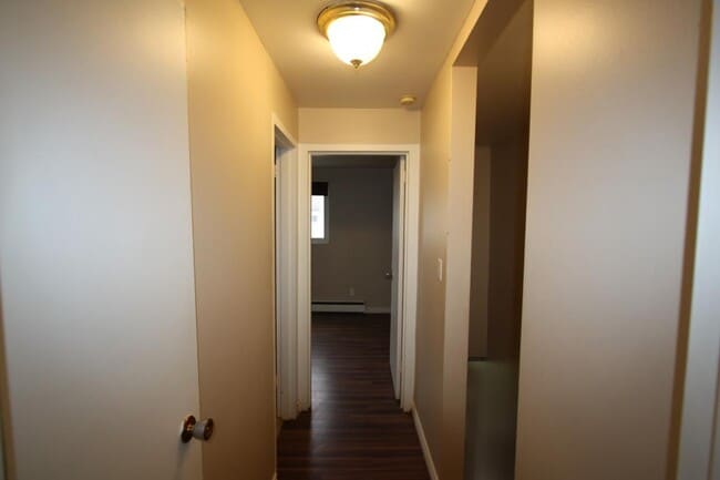 Building Photo - 451 Lyndoch St