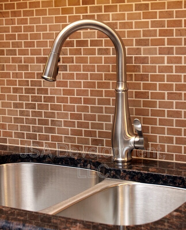 Building Photo - 206 E 4th St