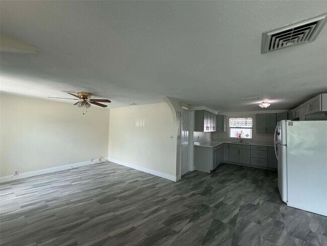 Foto del edificio - 5865 92nd Ave N