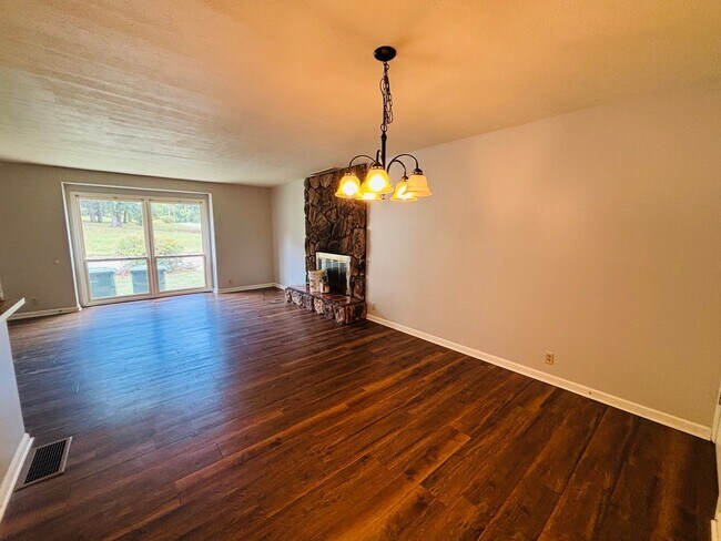 Foto del edificio - Great Location near Wal-Mart