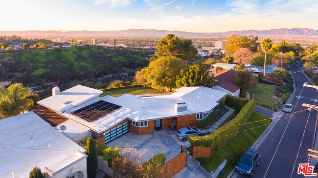 Foto del edificio - 3921 Cody Rd