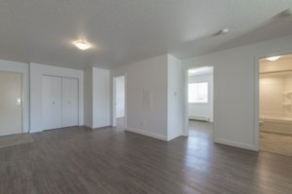 Large living space - 2 Decaria Blvd