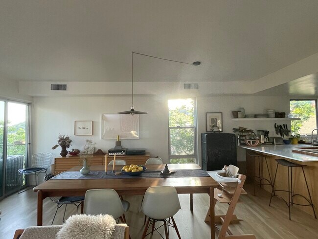 Building Photo - 1230 Montecito Dr