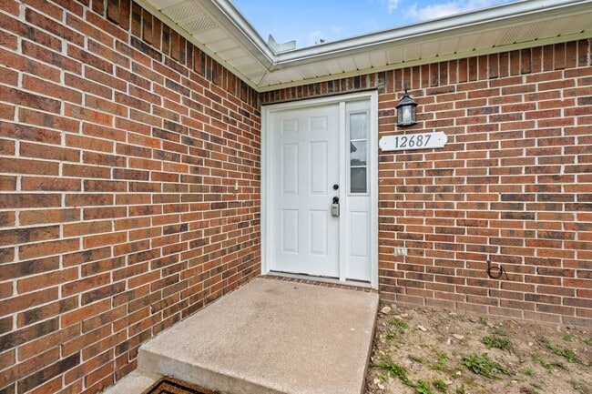 Building Photo - 12689 Pioneer Ln Duplex