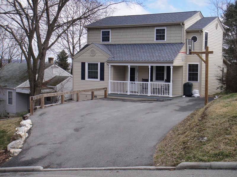 Foto principal - Radford, 4 BR / 3 BA, Available Aug 12th