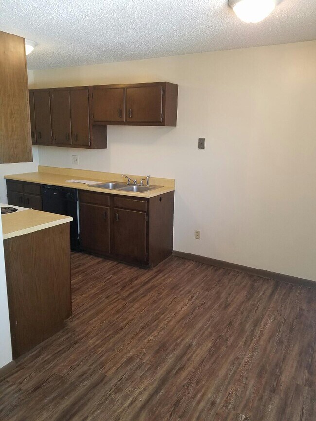 Kitchen - 332 Forestal Dr