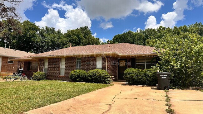 Photo - 915 Delmar Cir Townhome