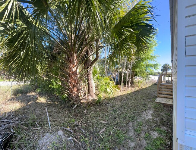 Building Photo - 167 Mae St