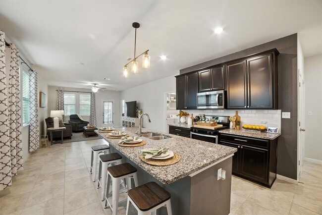 Building Photo - 324 Mountain Valley St