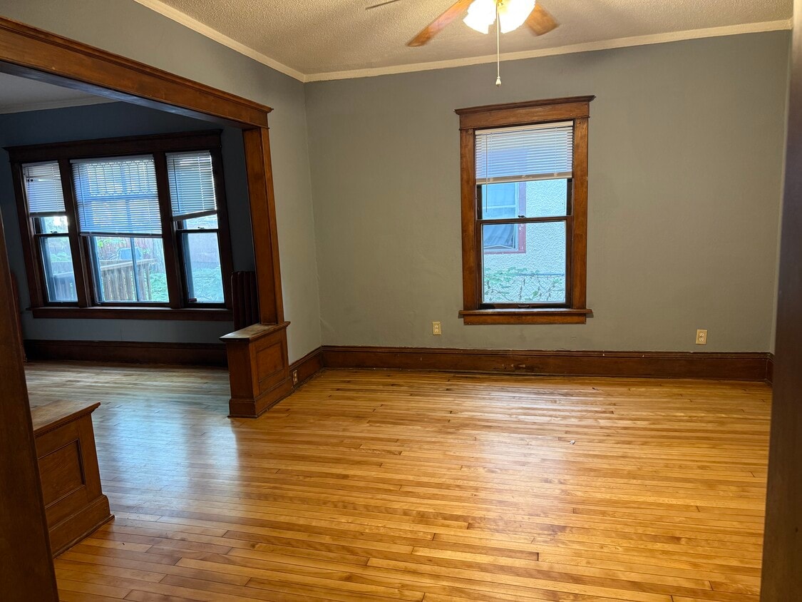 Primary Photo - 2621 Columbus Ave