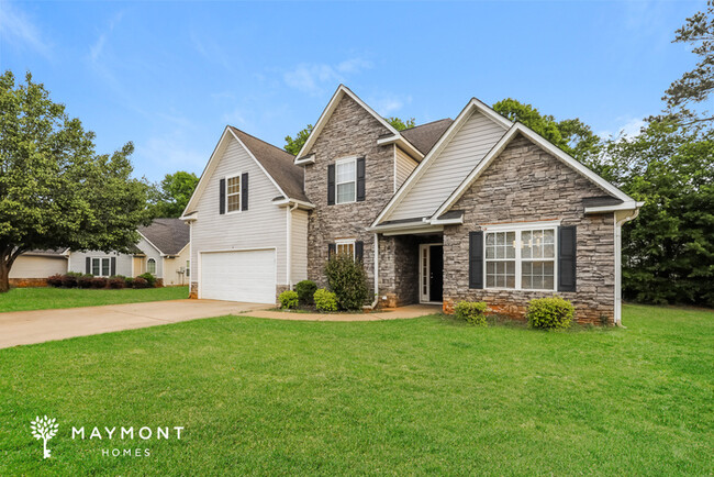 Building Photo - Ellenwood Comfort with Spacious Living
