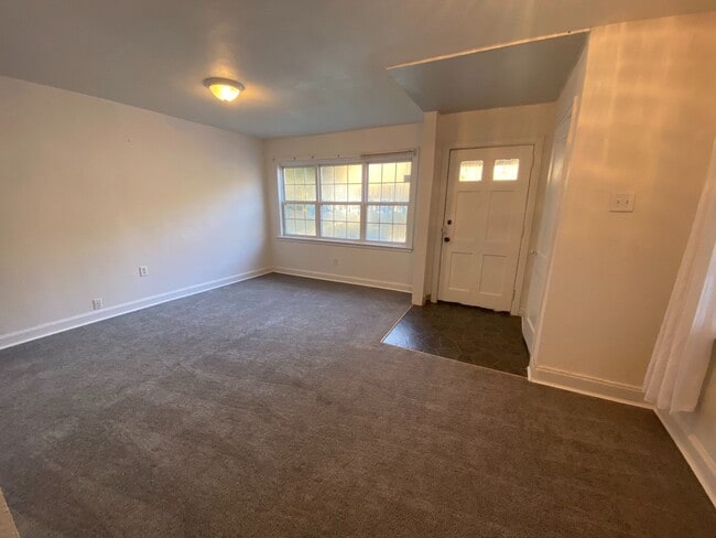 Building Photo - 2109 Thomas Ave