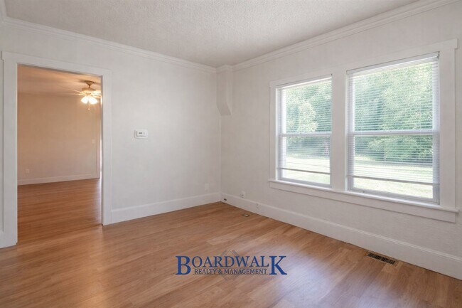 Foto del edificio - Beautiful 4 Bed 2 Bath SLC home!