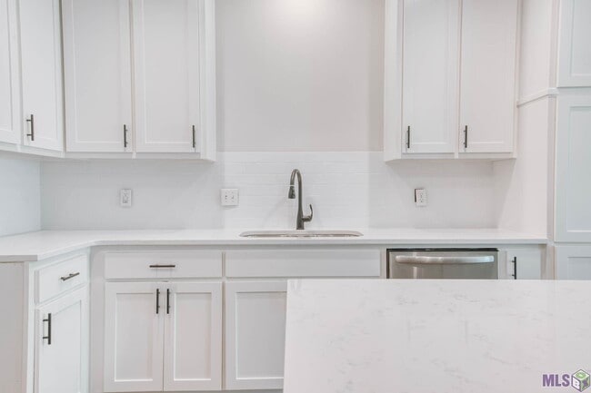 Building Photo - 8065 Lockhart Rd