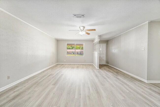 Foto del edificio - 1016 N Meadowlark Ln