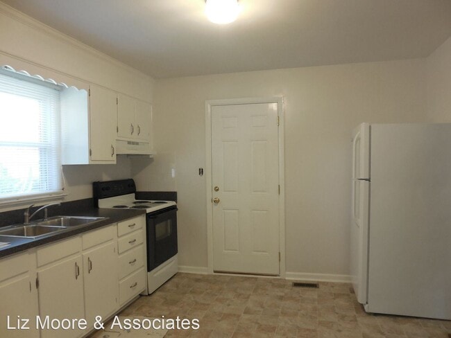 Building Photo - 3 br, 1 bath House - 347 Cabot Drive