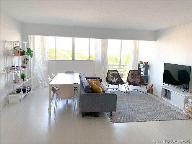 Foto del edificio - 555  Crandon Blvd 54 Key Biscayne Fl 33149
