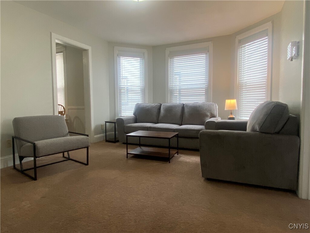 Foto principal - 10 Maple Ave