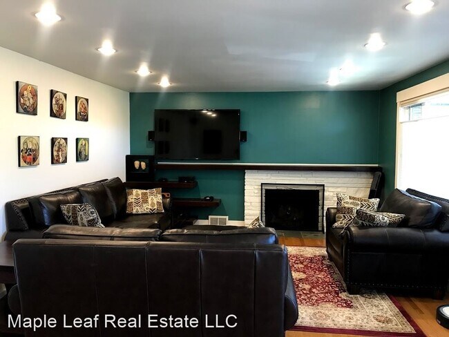 Foto del edificio - 3 br, 2 bath House - 3042 12th Ave W.