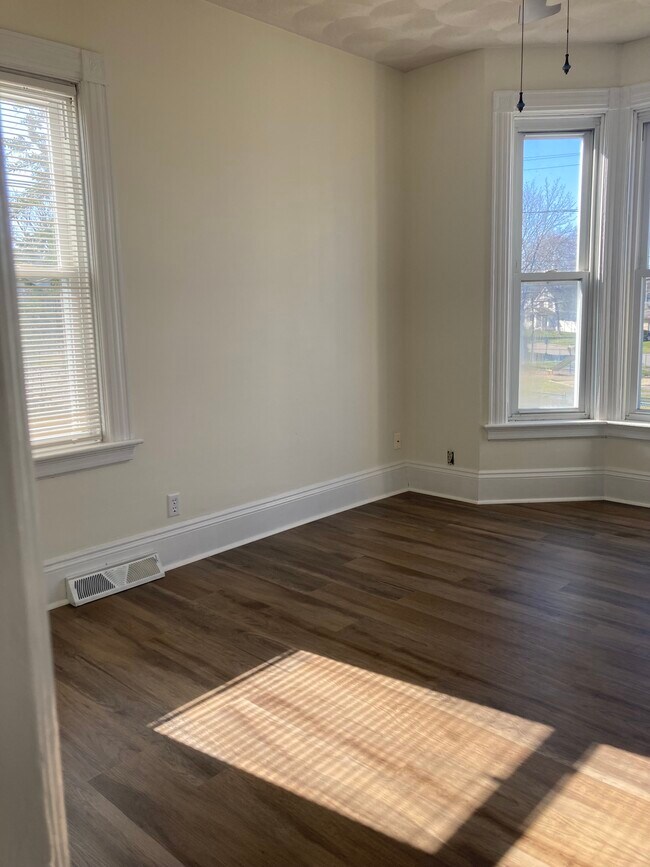 Foto del edificio - 70 Hedley Ave