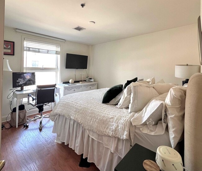 Foto del edificio - 1331 Grand St
