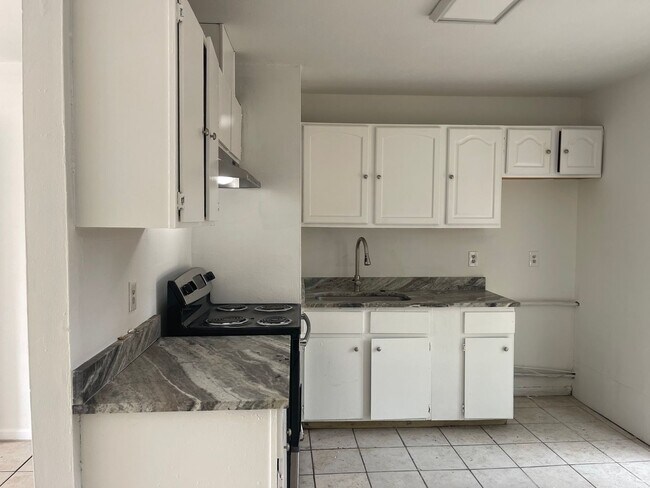 Foto del edificio - 266 White Oak Dr
