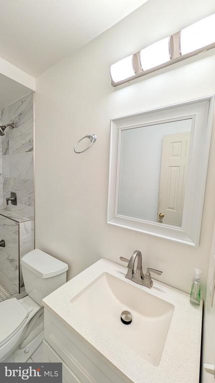 Foto del edificio - 6721 Sycamore Park Dr