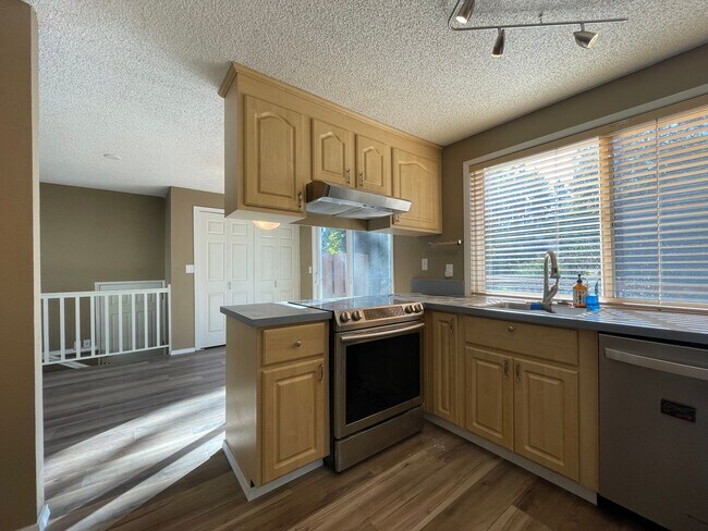 Foto del edificio - West Beaverton Charming 3 Bed 2 Bath House...