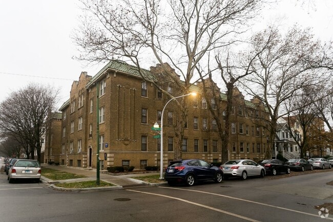 Building Photo - 2105 W Ainslie St