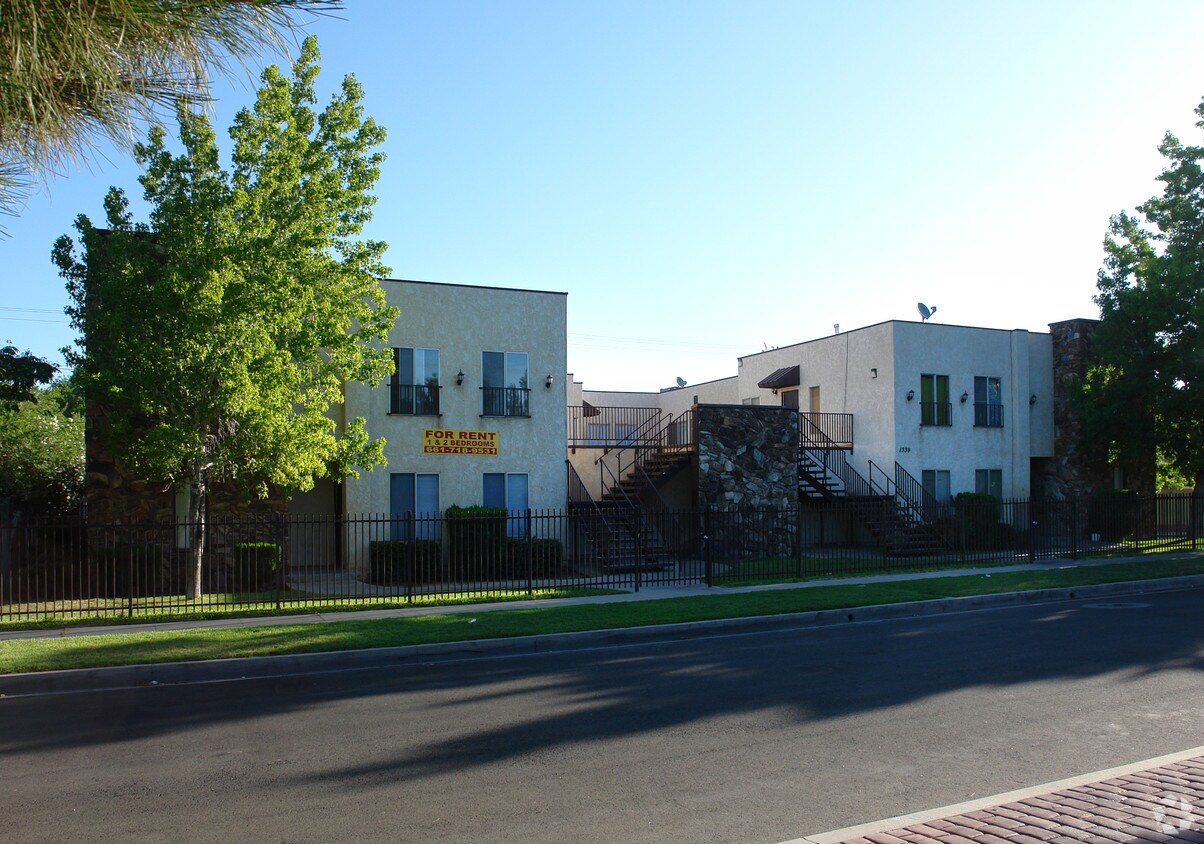 1339 W Avenue I, Lancaster, CA 93534 Apartments in Lancaster, CA