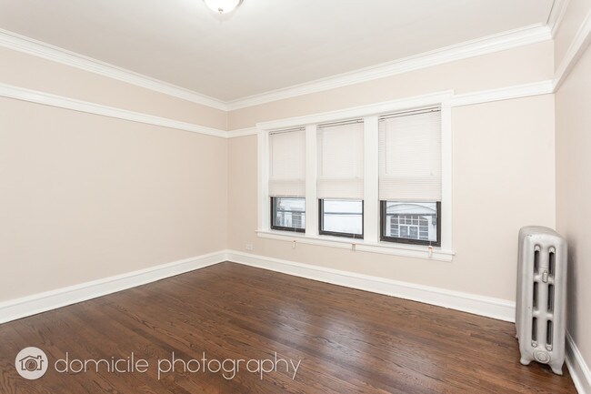 Master - 4816 N Oakley Ave