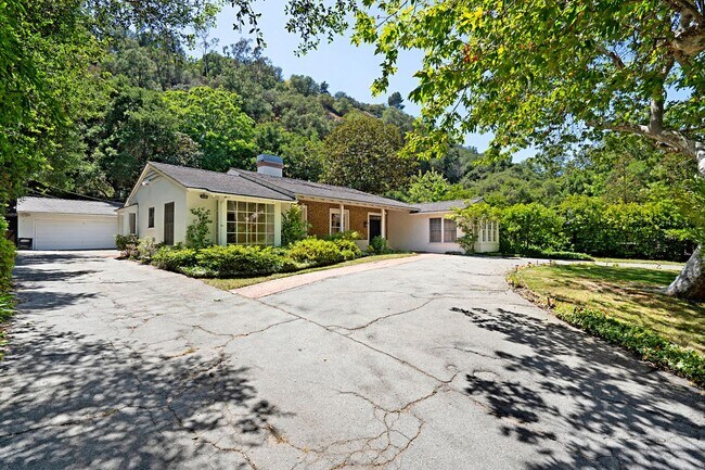 Building Photo - 1763 Old Ranch Rd