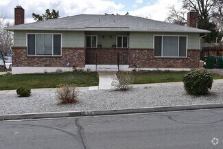 Building Photo - 400-404 La Rue Ave