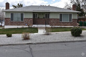Building Photo - 400-404 La Rue Ave