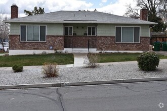 Building Photo - 400-404 La Rue Ave