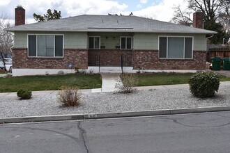 Building Photo - 400-404 La Rue Ave